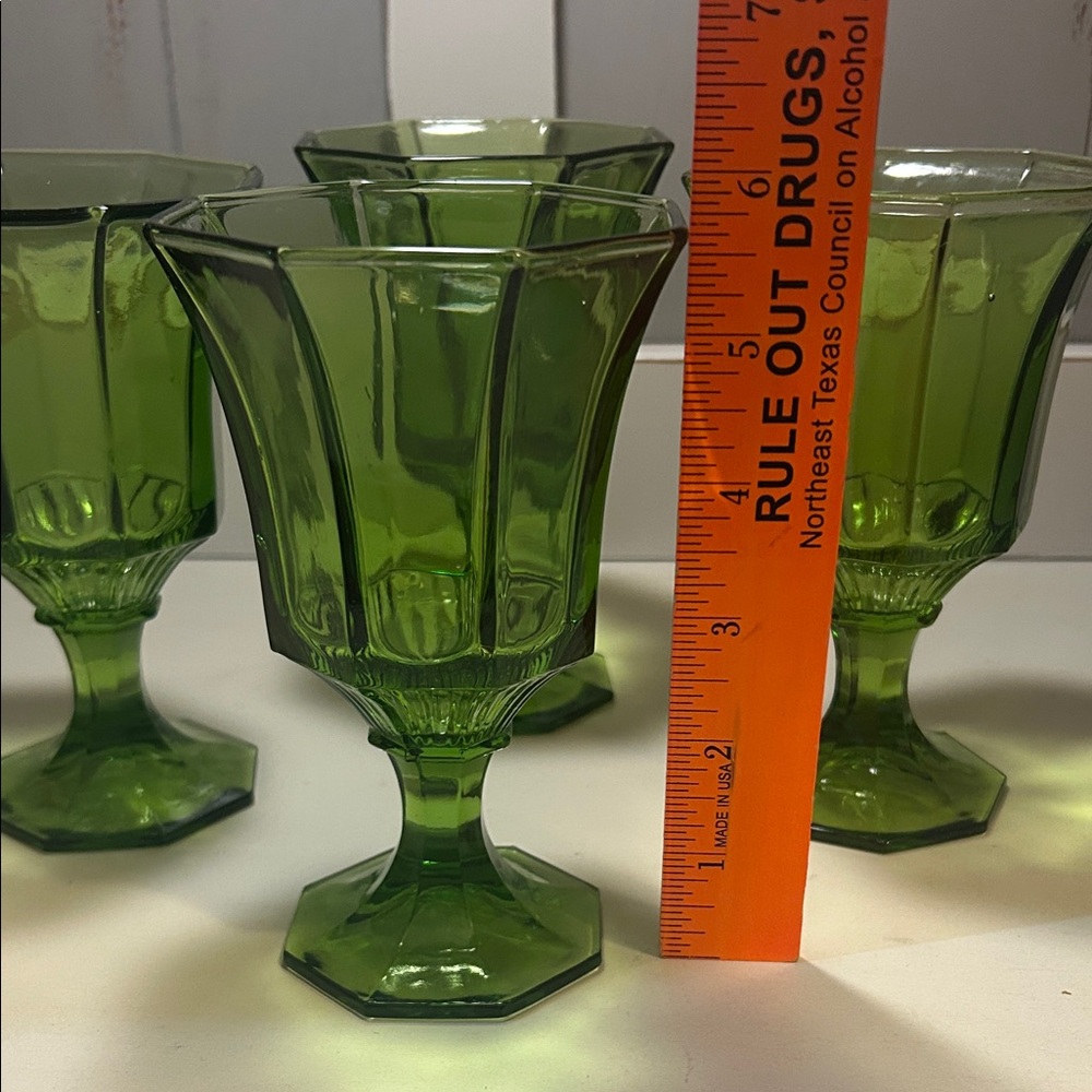 Vgt Set of Green Independence octagonal wine goblets. Midcentury. - Picture 2 of 4